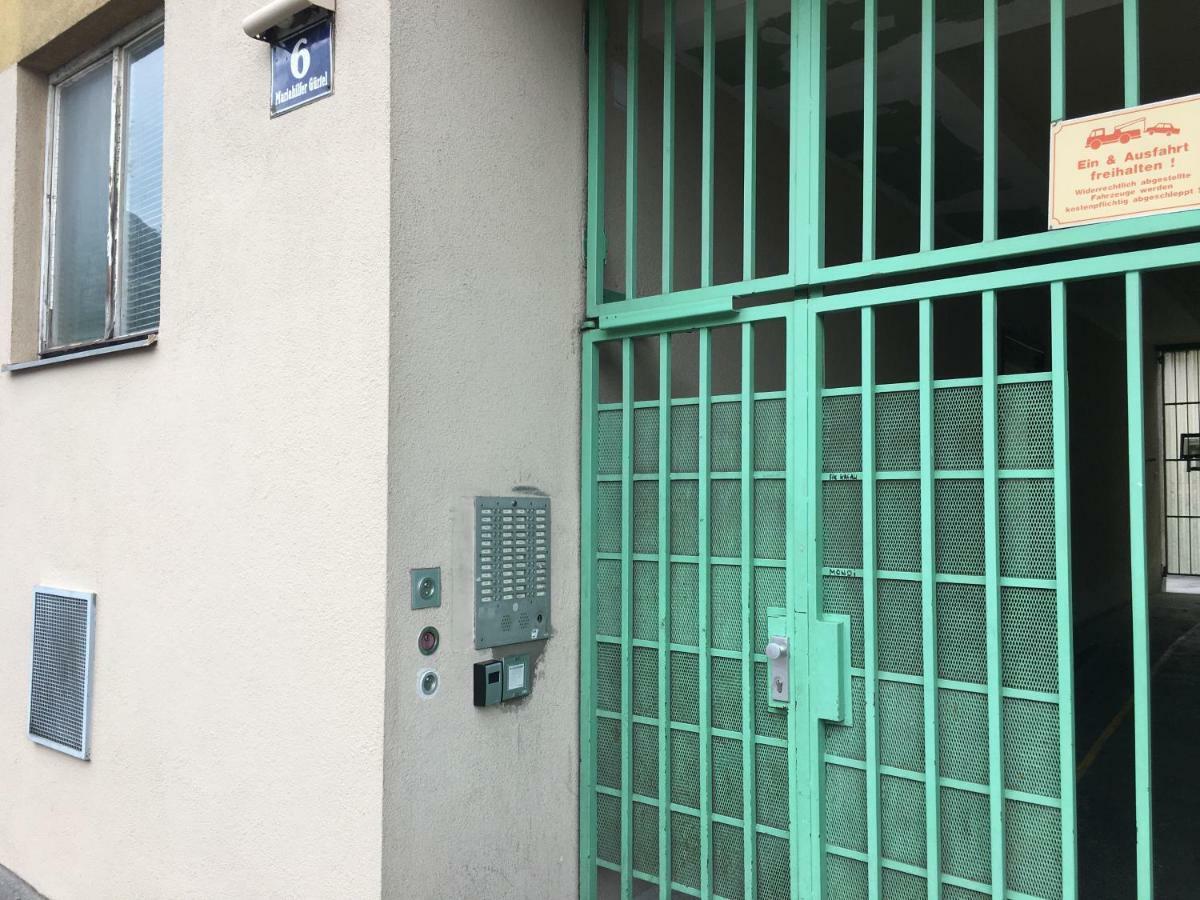 Apartment Zentral Direkt An U-Bahn Station Відень Екстер'єр фото